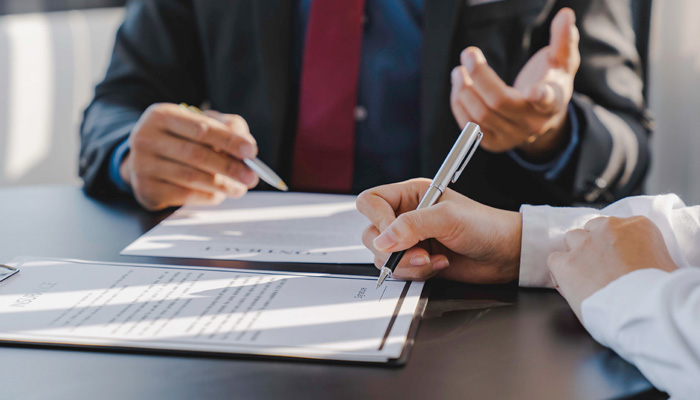 Real estate brokers are consulting on insurance broker contract agreement for home insurance